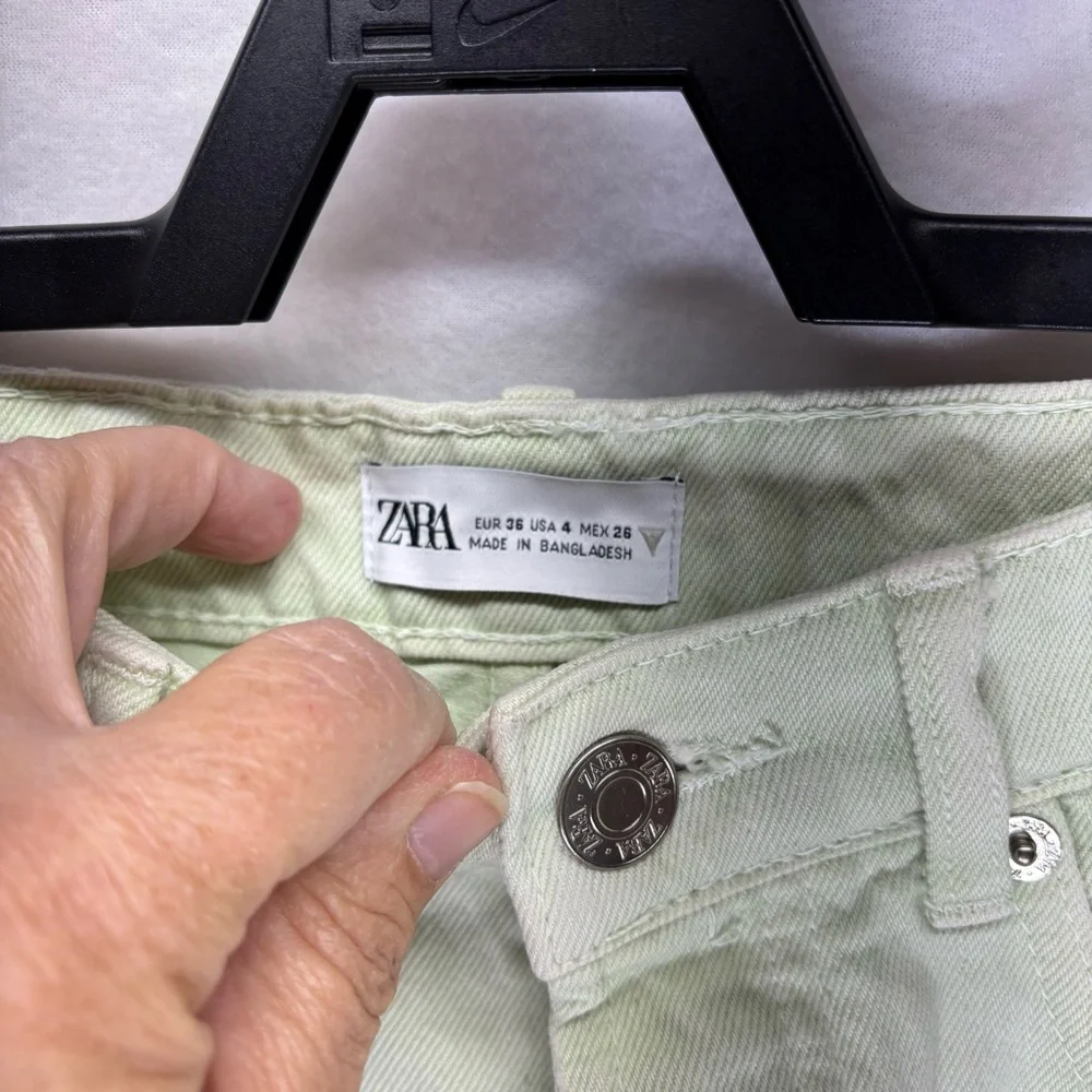 Zara Denim Shorts Women Light Green Wash Distressed Cut Off Super Cute Sz 4‎